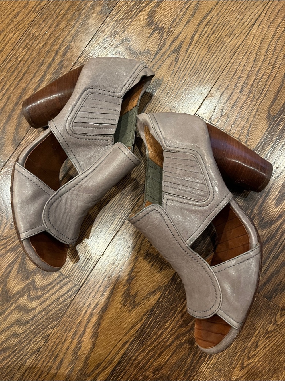 Chie Mihara 8 Women’s Open-Toe Block Heel Sandals in Taupe - Picture 4 of 4